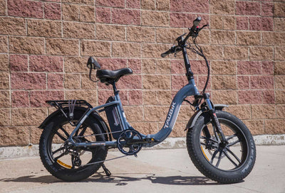Taubik Escape S in Graphite Gray, side view against a brick wall